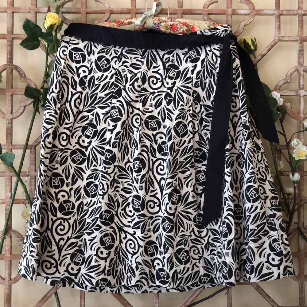 NWT BCBGMAXAZRIA white & black skirt with belt